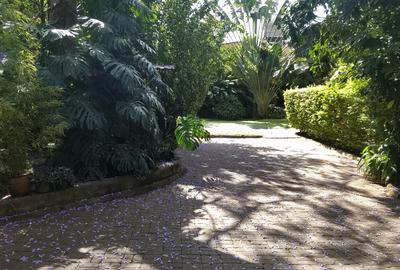 5 Bed House with En Suite in Runda - 4