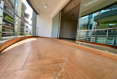 3 Bed Apartment with En Suite in Riverside