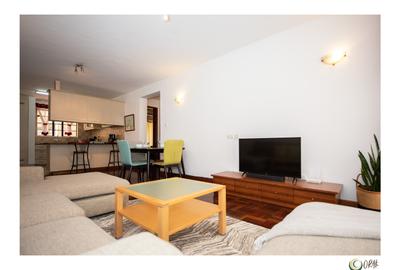 Furnished 2 Bed Apartment with En Suite at Riverside Drive