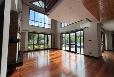 4 Bed House with En Suite in Runda - 2