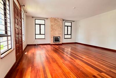 5 Bed House with En Suite in Lavington - 2