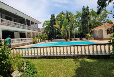 4 Bed Townhouse with En Suite at Greenwood Drive - 3