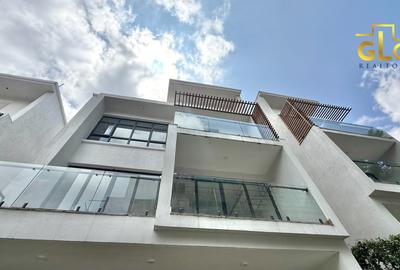 5 Bed Villa with En Suite in Lavington