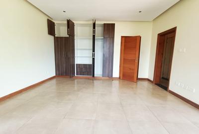 4 Bed House with En Suite in Runda - 4