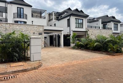 3 Bed Townhouse with En Suite at Palm Valley