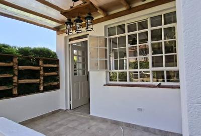 1 Bed House with En Suite in Nyari - 3