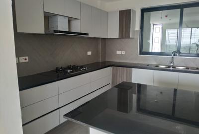 Serviced 4 Bed Apartment with En Suite in Parklands