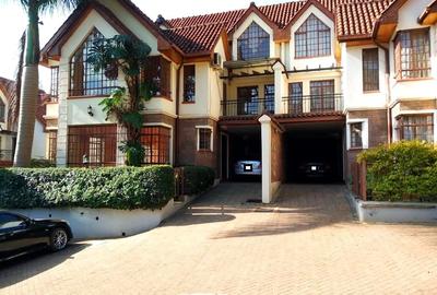 5 Bed Townhouse with En Suite at Kabarsiran Road