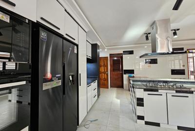 5 Bed Villa with En Suite in Runda - 4