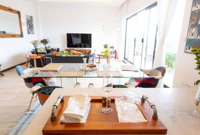 3 Bed Apartment with En Suite in Rosslyn