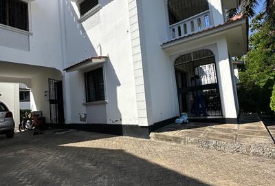 4 Bed Townhouse with En Suite at Links Road