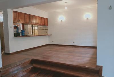 5 Bed Townhouse with En Suite in Westlands Area