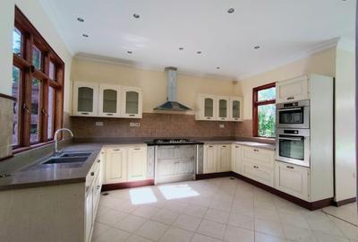 5 Bed Townhouse with En Suite in Karen - 3