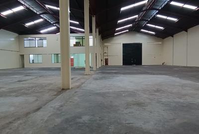 18,000 ft² Warehouse with Parking in Ruaraka