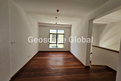 4 Bed Townhouse with En Suite in Rosslyn - 3