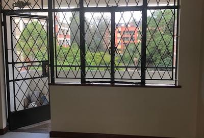 Serviced 2 Bed Apartment with En Suite at Argwings Khodeck Rd - 3