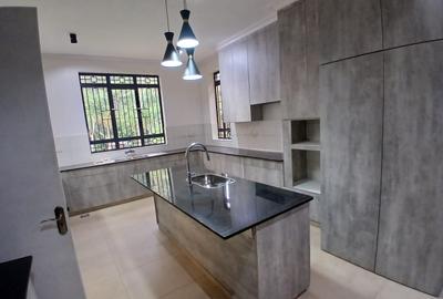 4 Bed House with En Suite in Karen - 2