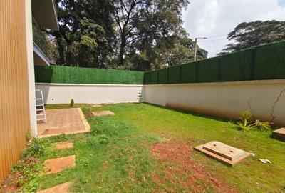 5 Bed Villa with En Suite at Lavington Green - 4