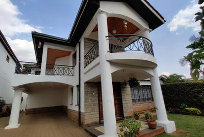 5 Bed Apartment with En Suite in Westlands Area