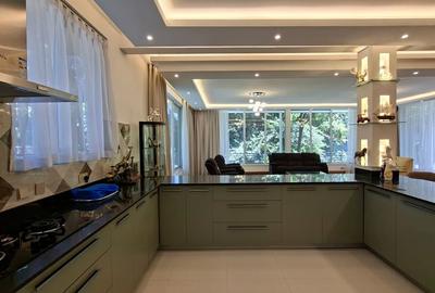 Serviced 2 Bed Apartment with En Suite in Gigiri - 3