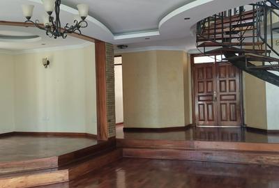 5 Bed Townhouse with En Suite in Runda - 3