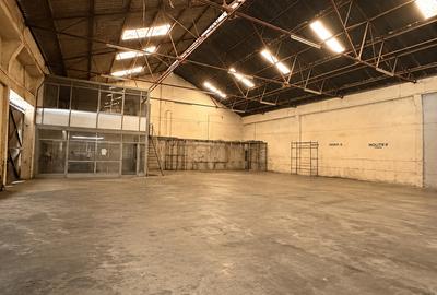 6,500 ft² Warehouse in Industrial Area - 4