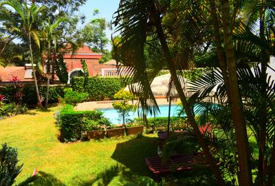 4 Bed House with En Suite in Westlands Area - 2