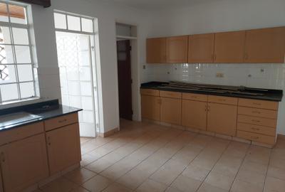 3 Bed Apartment with En Suite in Kileleshwa - 4