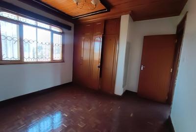 4 Bed House with En Suite in Runda - 3