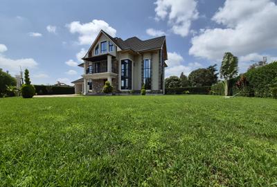 5 Bed House with En Suite in Runda - 2