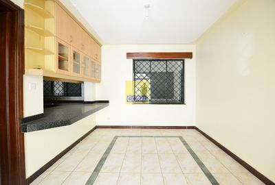 4 Bed Apartment with Parking in Parklands