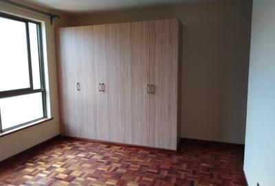 3 Bed Apartment with En Suite in Kileleshwa