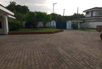 5 Bed Townhouse with En Suite in Nyali Area - 2