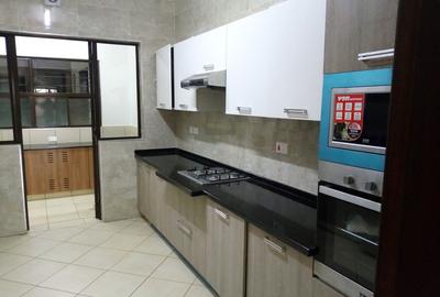 3 Bed Apartment with En Suite in General Mathenge