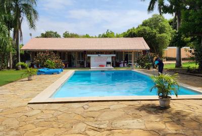 Serviced 10 Bed Apartment with En Suite at Greenwood Drive - 4