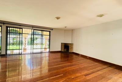 5 Bed Townhouse with En Suite in Lavington - 4