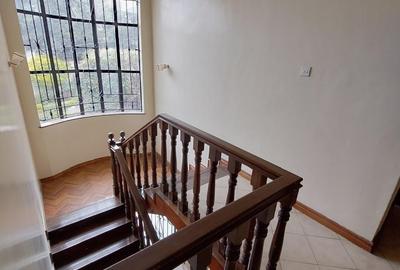 5 Bed Townhouse with En Suite in Riverside