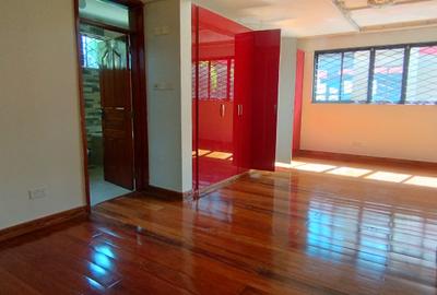 5 Bed Townhouse with En Suite at Lavington - 2