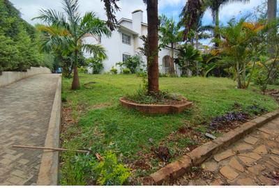 4 Bed House with En Suite in Runda