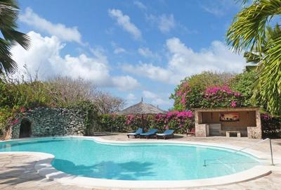 5 Bed House with En Suite in Watamu - 2
