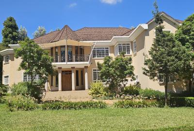 6 Bed House with En Suite in Runda