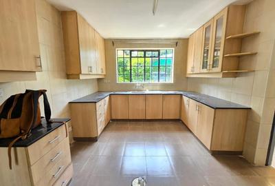 3 Bed Villa with En Suite at Edenville Estate Two - 4