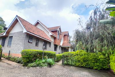 4 Bed Townhouse with En Suite at Lavington - 2