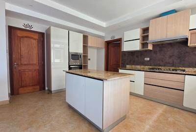 4 Bed Apartment with En Suite at Riverside Drive