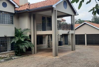 5 Bed House with En Suite in Runda