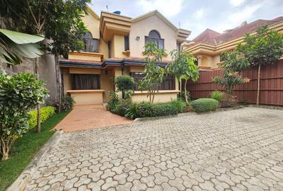 4 Bed House with En Suite in Runda