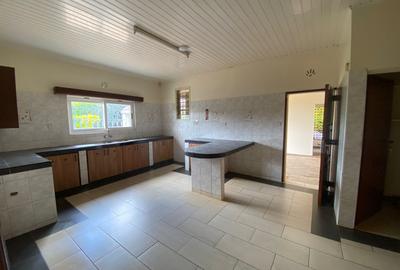 3 Bed House with En Suite in Runda - 3