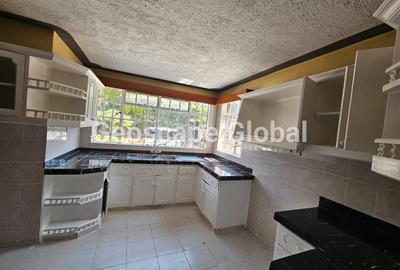 4 Bed House with En Suite in Runda
