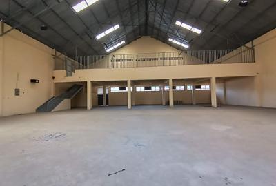 8,700 ft² Warehouse with Parking in Ruaraka