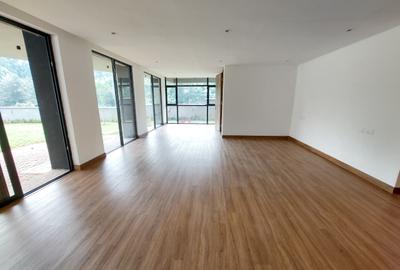 6 Bed House with En Suite in Nyari - 4